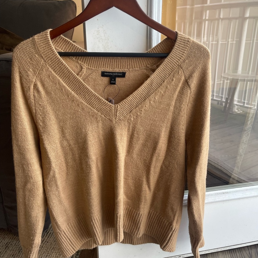 BRAND NEW Banana Republic Sweater